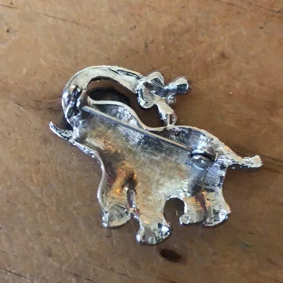 Sparkling Elephant Brooch - Picture 2 of 3